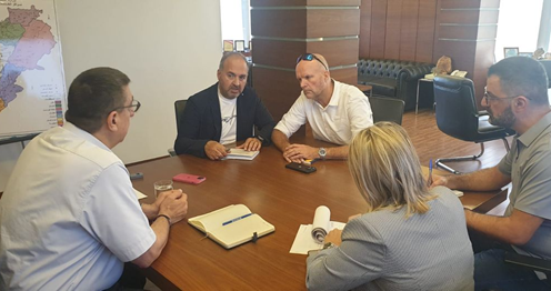 الحجّارناقش وفرايجسن آلية حلّ لأزمة النازحين السوريين بلا مأوى