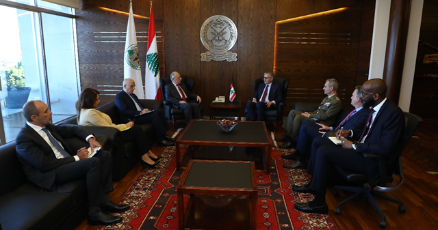 وزير الدفاع اكد للاكروا تمسك لبنان ببقاء القوات الدولية في الجنوب والتعاون مع الجيش في تنفيذ ال1701