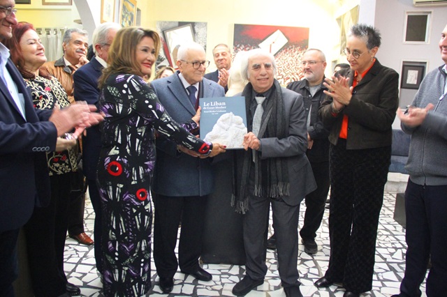 جمعية عزت مزهر للفنون تكرم الاديب هنري زغيب