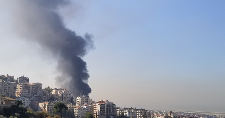 حريق كبير في معمل للاقمشة في منطقة الشويفات قبالة معمل غندور