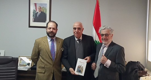 القصيفي تسلم من يوسف معوض كتابه "حاييم أو مصير غير المتساوين"