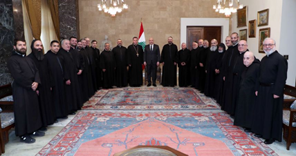 (*) الرئيس عون امام وفد الرهبنة المارونية المريمية: نعمل على بناء دولة يعود من خلالها لبنان أفضل مما كان