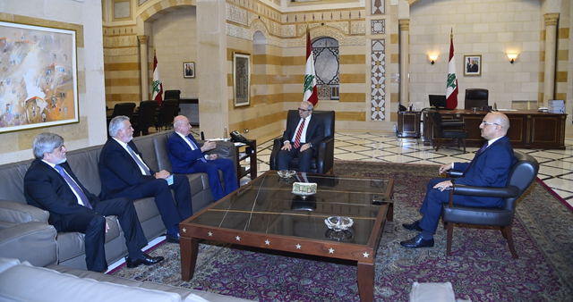 رئيس الحكومة استقبل العريضي وعرض مع حيدر والنابلسي موضوع مسح أضرار العدوان على لبنان