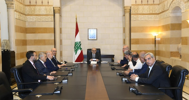 سلام ترأس اجتماعا استكمل البحث في الزيادات للعسكريين والقطاع العام وشؤون النقل البري حيدر: سنؤمن زيادة المداخيل من الرسوم الجمركية والضرائب على الأملاك البحرية والنهرية وطليس اعلن تعليق الت