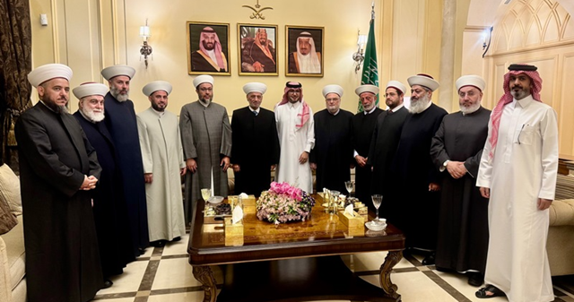 المفتي دريان ومفتون لبوا دعوة بخاري الى العشاء : تأكيد الثوابت وإتفاق الطائف والتعاطي بإيجابية مع الورقة الأميركية المتفق عليها عربيا لحفظ سيادة لبنان