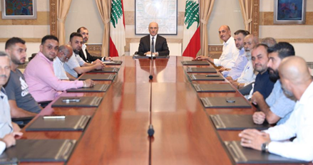وزير الداخلية استقبل النائب الخير مع وفد ورئيس مجلس ادارة المدير العام لمصرف الإسكان حبيب : نحن بصدد درس اقتراح الحكومة إعطاء قروض سكنية مدعومة للقوات المسلحة اللبنانية