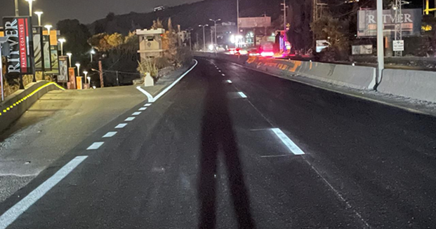 وزارة الاشغال باشرت تنفيذ أعمال تخطيط الطرق على الأوتوستراد الساحلي بين المدفون ونهر إبراهيم ليلًا