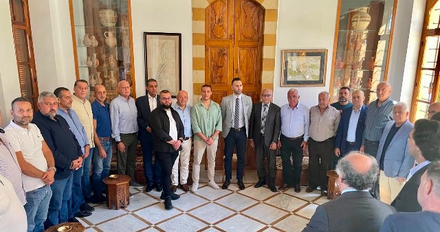 جنبلاط التقى رئيس الأركان وعرض مع وفود أهلية وبلدية قضايا خدماتية عامة