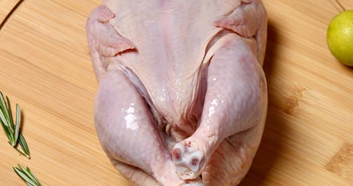 اغلاق محل لبيع الدجاج في برج الشمالي لمخالفته شروط السلامة العامة