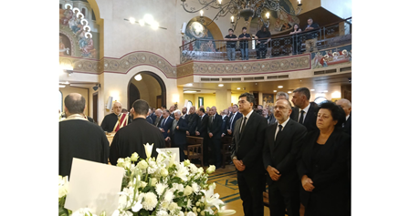 وزير الإعلام مثل الرؤساء الثلاثة في مأتم والد زوجة المدير العام لرئاسة الجمهورية