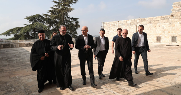 الوزير الحجار زار دير المخلّص في جون: لتعزيز التلاقي وصون الاستقرار الوطني