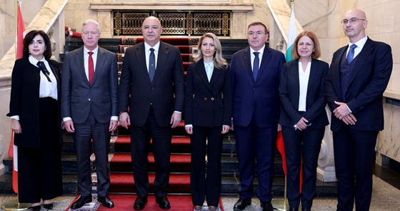 الرئيس عون واصل لقاءاته في بلغاريا ورئيسا الحكومة ومجلس النواب أكدا دعمهما جهوده في النهوض بلبنان : ترحيب بمشاركة افتراضية للقضاء اللبناني في استجواب مالك باخرة نيترات الامونيوم