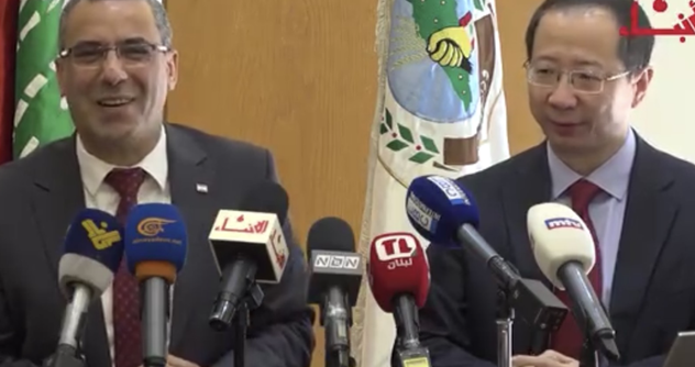 هاني وقع وسفير الصين اتفاقية لتقديم طائرات بدون طيار لرش المبيدات: تعاون زراعي يفتح الآفاق للتبادل التقني والعملي والتدريب