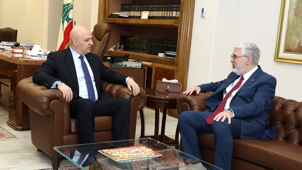 (*) الرئيس عون عرض مع فضلو خوري شؤون القطاع الجامعي