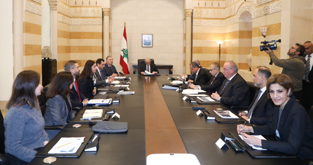 اجتماع مالي عمالي نقابي في السرايا بحث في أوضاع قطاع النقل وسلام استقبل لجنة الشؤون الخارجية جابر : توافق على تخصيص مساعدة للسائقين عبر وزارة المال علامة : لبنان لا يمكنه تحمّل أعباء إضافية تفو