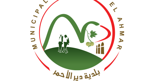 شرطة بلدية دير الأحمر طلبت من نازحين سوريين مخالفين تفكيك خيمهم