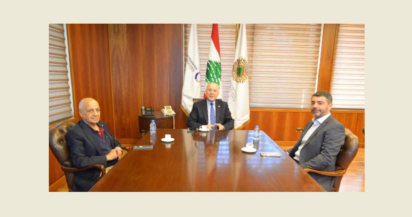 اعتصام لاتحاد نقابات العمال والمستخدمين ونقابة السائقين في المرفأ احتجاجاً على عدم تلبية مطالبهم