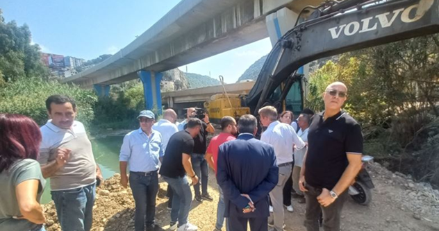 فياض تفقد مجرى نهري بيروت والكلب ودعا للابتعاد عن التعديات : نناضل في سبيل زيادة التغذية بالكهرباء وبواخر "الغاز اويل" تصل بين اليوم والغد