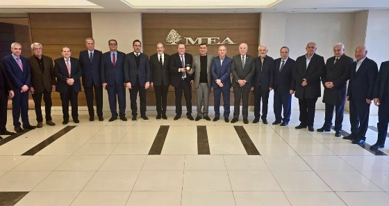 شقير زار على رأس وفد من الهيئات الإقتصادية مقر الـ"ميدل ايست" وقدم ميدالية الهيئات الإقتصادية تقديراً للأعمال البطولية خلال العدوان
