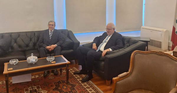 وزير العدل بحث وسفير الجزائر في التعاون القضائي والقانوني