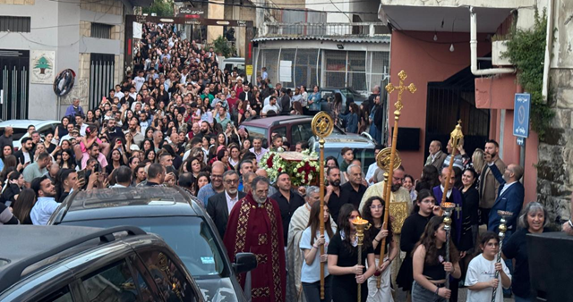 زياح الجمعة العظيمة يجمع الأرثوذكس والكاثوليك والموارنة والإنجيليين في منيارة